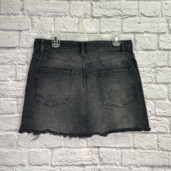 Free People We The Free Zip It Up Mini Skirt Size 31 (L 12) Denim Raw Hem Black - Picture 6 of 7
